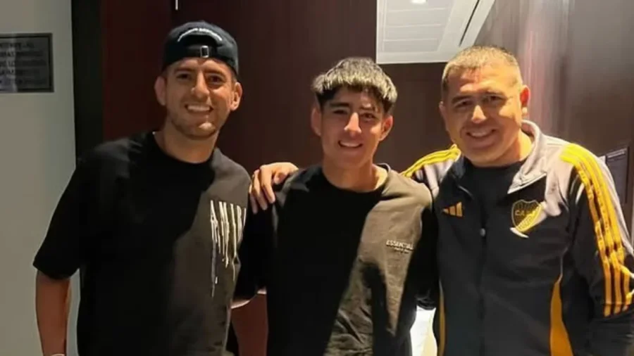Carlos Zambrano junto a su hijo Luciano Zambrano y Juan Rom&aacute;n Riquelme.