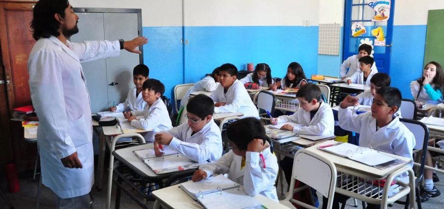 CAMBIOS. A trav&eacute;s de un decreto, el Ministerio de Educaci&oacute;n confirm&oacute; la extensi&oacute;n horaria en Santa Fe durante el ciclo lectivo 2025.