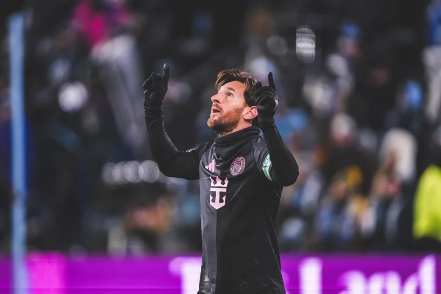 BUEN TRIUNFO. En el fr&iacute;o estadounidense calent&oacute; la noche Messi.