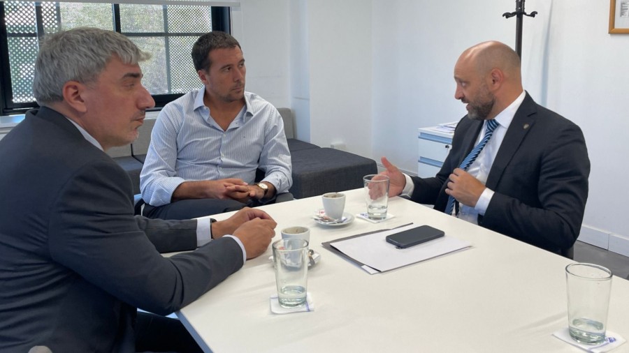 INTER&Eacute;S. El ministro Pullaro destac&oacute; la importancia de esta v&iacute;a navegable para la provincia y pidi&oacute; mayor injerencia.