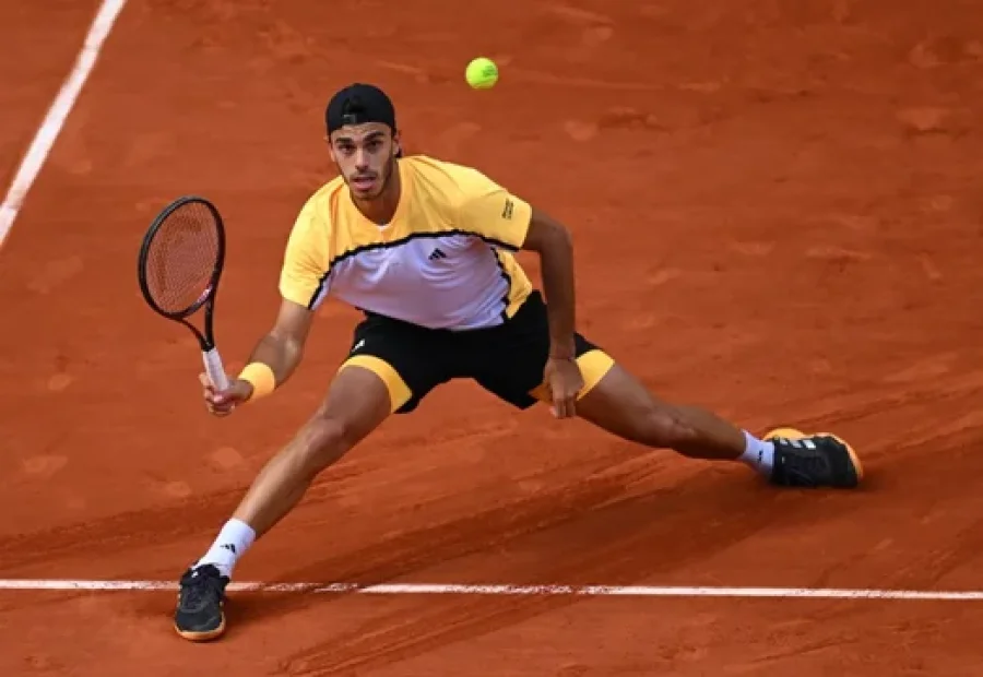 Francisco Cer&uacute;ndolo avanz&oacute; a los cuartos de final del Rio Open.