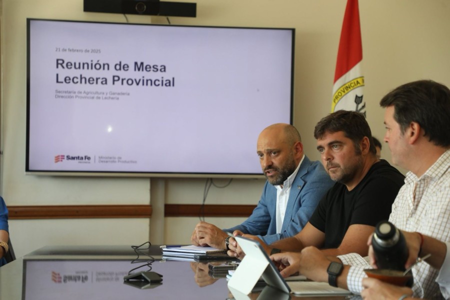 El encuentro fue encabezado por el ministro de Desarrollo Productivo, Gustavo Puccini y el director nacional de Lecher&iacute;a, Sebasti&aacute;n Alconada.