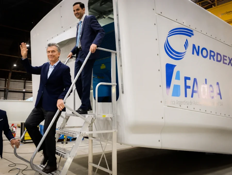 Mauricio Macri encabez&oacute; la apertura de una planta de ensamble y montaje de aerogeneradores en la F&aacute;brica Argentina de Aviones.