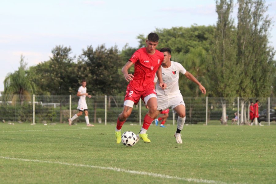 RODAJE. El equipo juliense sum&oacute; minutos de f&uacute;tbol.