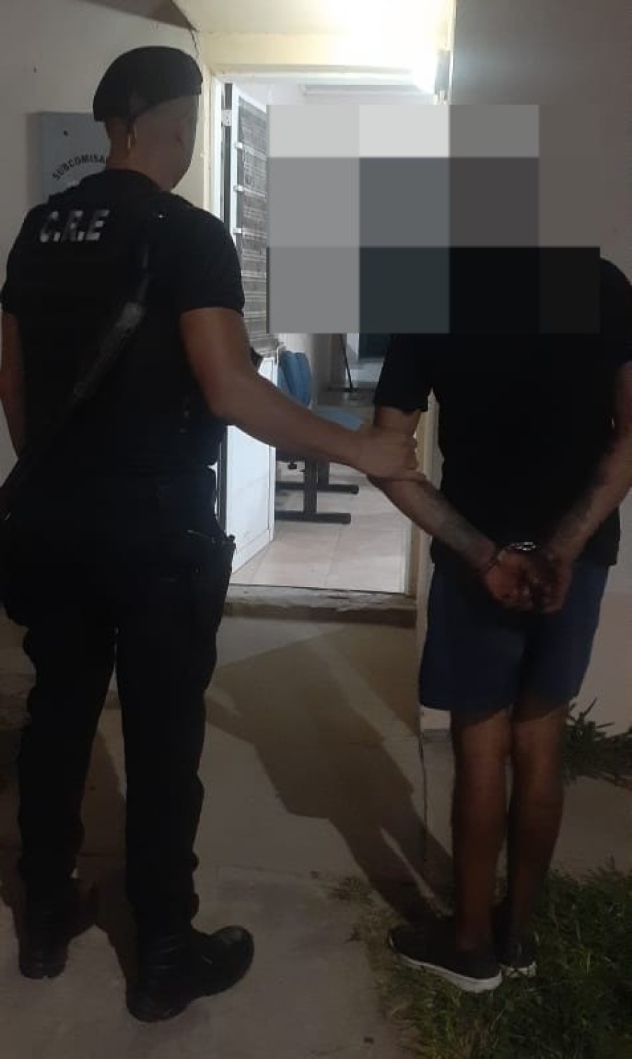 El sujeto -en estado agresivo- intent&oacute; agredir a personal policial con un cuchillo y fue detenido.