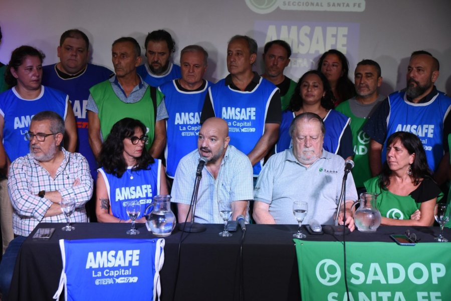 EN CONFERENCIA. Rodrigo Alonso, secretario General de Amsaf&eacute;, y Pedro Vayugar, secretario general de Sadop, explicaron los motivos del rechazo a la propuesta salarial que ofreci&oacute; la provincia.