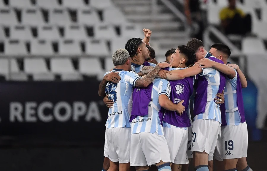 ACADEMIA DE FELICIDAD. Racing no pas&oacute; sobresaltos y logr&oacute; un nuevo t&iacute;tulo.
