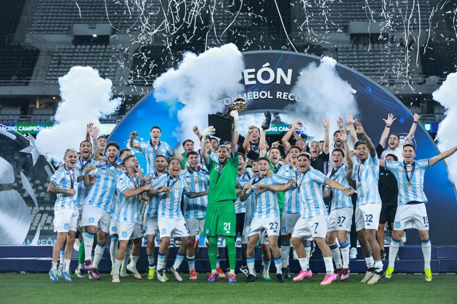 ACADEMIA FELIZ. El festejo de los jugadores en Brasil.