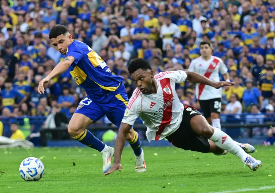 Lautaro Blanco en la marca de Miguel Borja