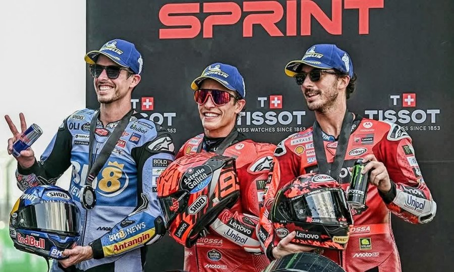 Alex M&aacute;rquez, Marc M&aacute;rquez y Francesco Bagnaia en el podio de Tailandia.
