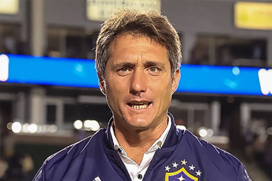 Barros Schelotto dirigi&oacute; al seleccionado paraguayo.