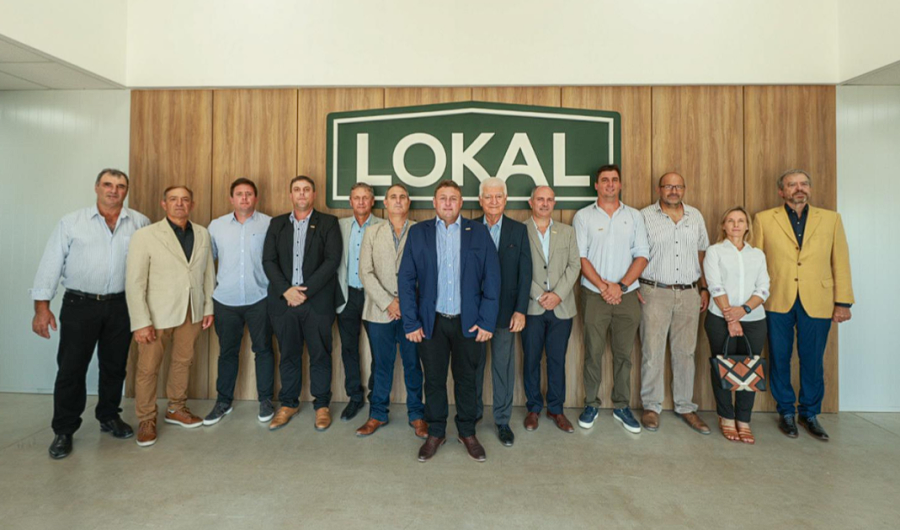 HAY EQUIPO. Las autoridades de la Cooperativa manifestaron su satisfacci&oacute;n por la nueva unidad de negocios.