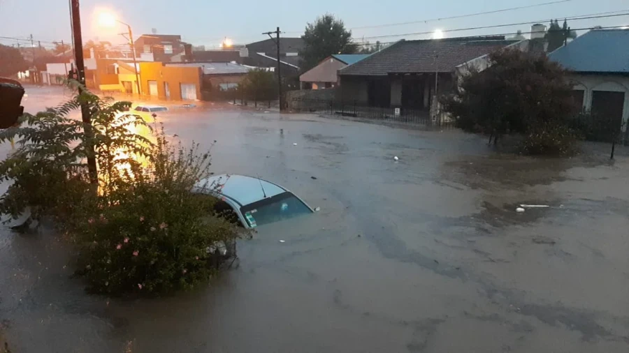 El SMN elev&oacute; a alerta roja el nivel de advertencia para Bah&iacute;a Blanca y la regi&oacute;n.