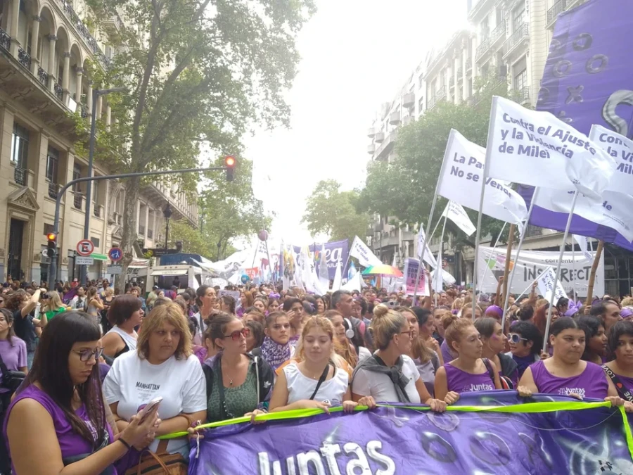 Masivas marchas en el pa&iacute;s por el D&iacute;a Internacional de la Mujer.