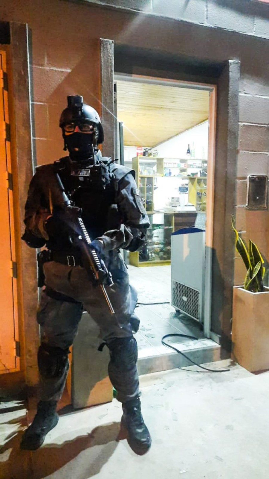 Se realizaron cuatro allanamientos, detuvieron a dos sujetos e incautaron estupefacientes en la localidad de Porte&ntilde;a.