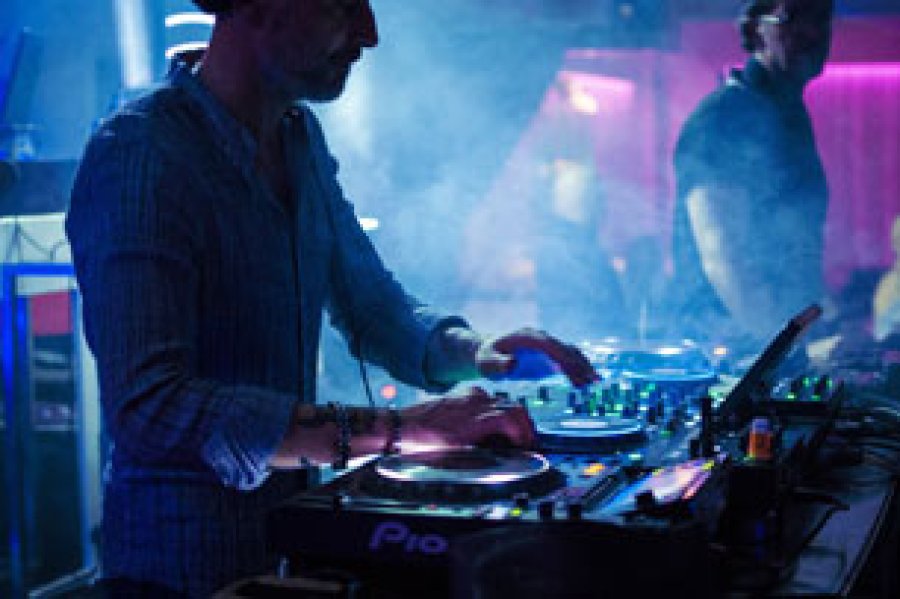 La fecha tiene como objetivo que los DJ&rsquo;s de todo el mundo donen sus ganancias para causas ben&eacute;ficas, relacionadas con fundaciones, asociaciones y ONG&rsquo;s que trabajan con ni&ntilde;os.