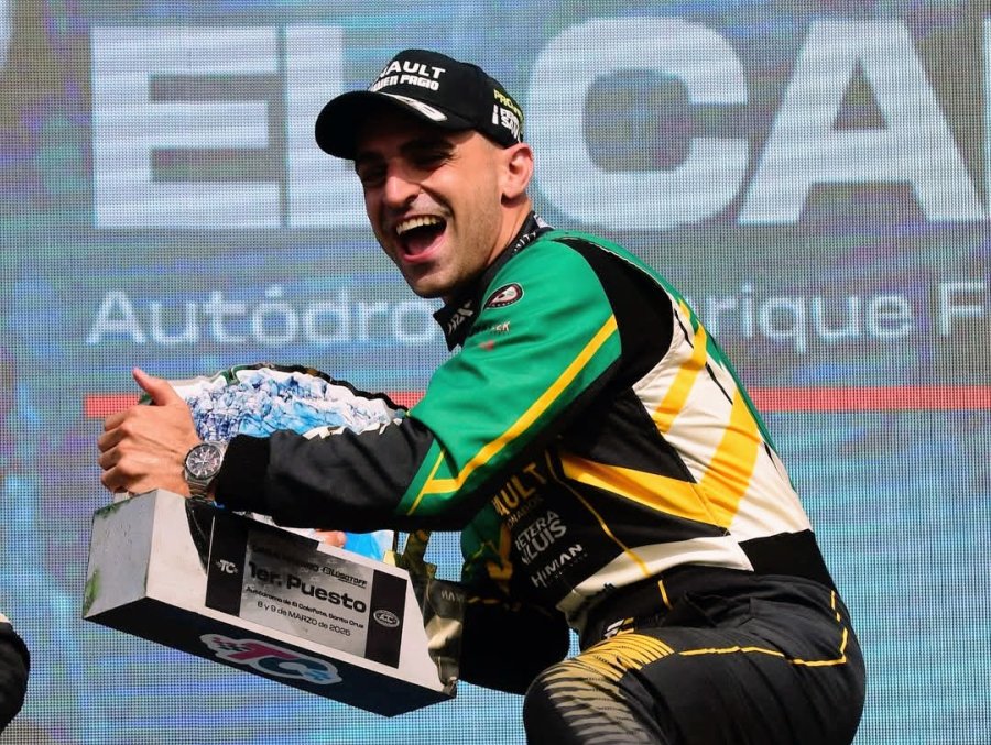 Facundo Chapur en el podio del circuito santacruce&ntilde;o de El Calafate.