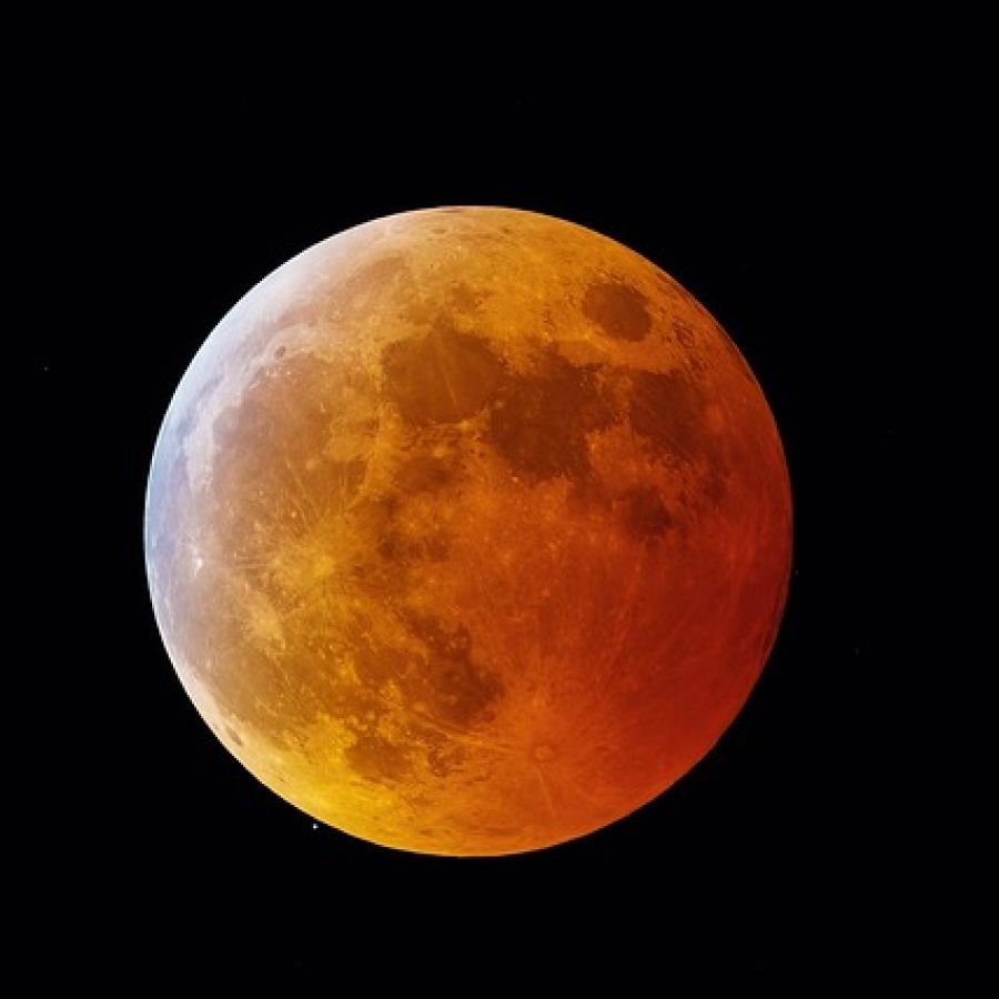 LUNA LLENA "DE SANGRE". La fase total del eclipse lunar, el primero de este 2025, se ver&aacute; simult&aacute;neamente en todo el continente americano en la madrugada de este viernes.