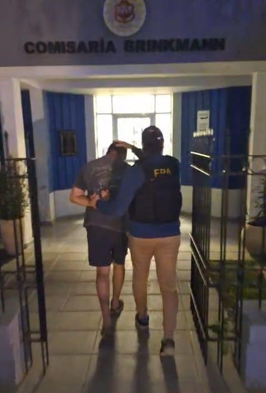 Se procedi&oacute; a la detenci&oacute;n de un individuo de 46 a&ntilde;os y al secuestro de coca&iacute;na y del veh&iacute;culo en el que se movilizaba.