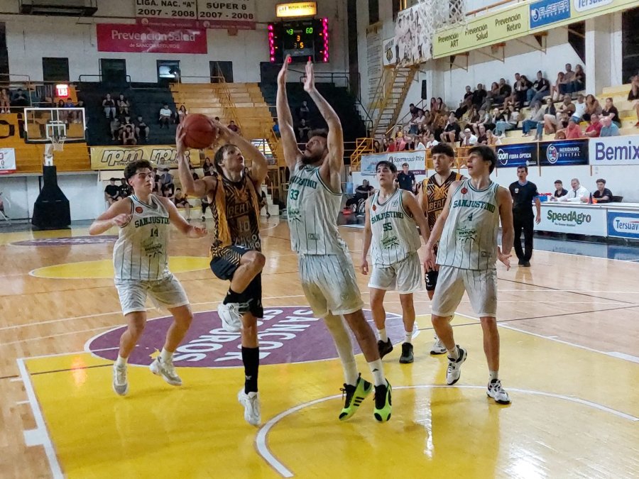 NUEVO TRASPIE. El equipo sunchalense tropez&oacute; en su reducto.