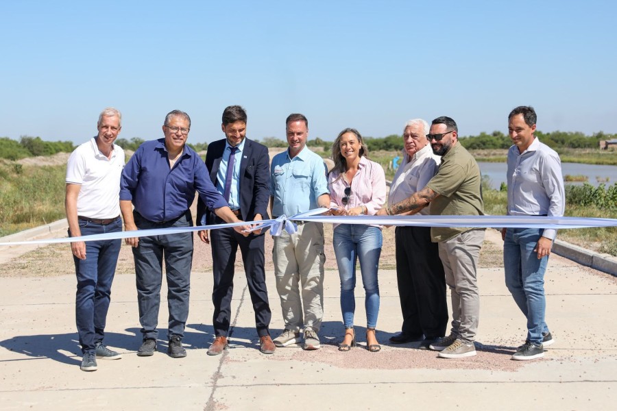 Adem&aacute;s recorri&oacute; la obra de pavimentaci&oacute;n de la Ruta Provincial N&deg; 3.