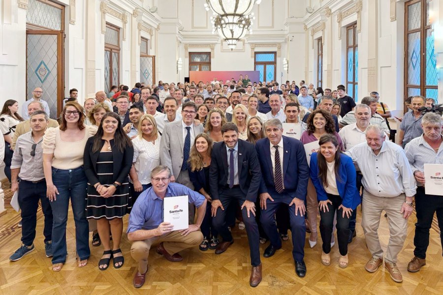 INVERSION PROVINCIAL. Maximiliano Pullaro encabez&oacute; el acto de la firma de convenios para la construcci&oacute;n de m&aacute;s aulas en las escuelas santafesinas.