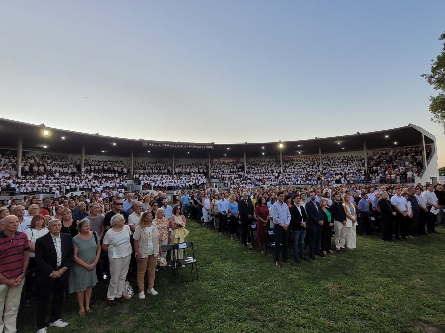 Una multitud celebr&oacute; los 100 a&ntilde;os del Colegio San Jos&eacute;.