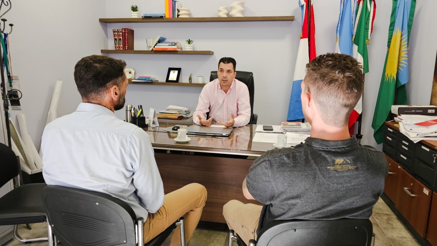 ENCUENTRO. El titular de la Comuna recibi&oacute; a funcionarios de la EPE.