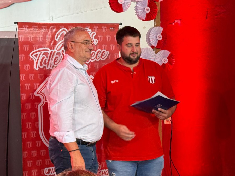 PRESENTACI&Oacute;N. Alcides Calvo junto a Federico Colombo, presidente del club.