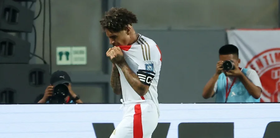 El inoxidable Paolo Guerrero marc&oacute; uno de los goles de Per&uacute;.