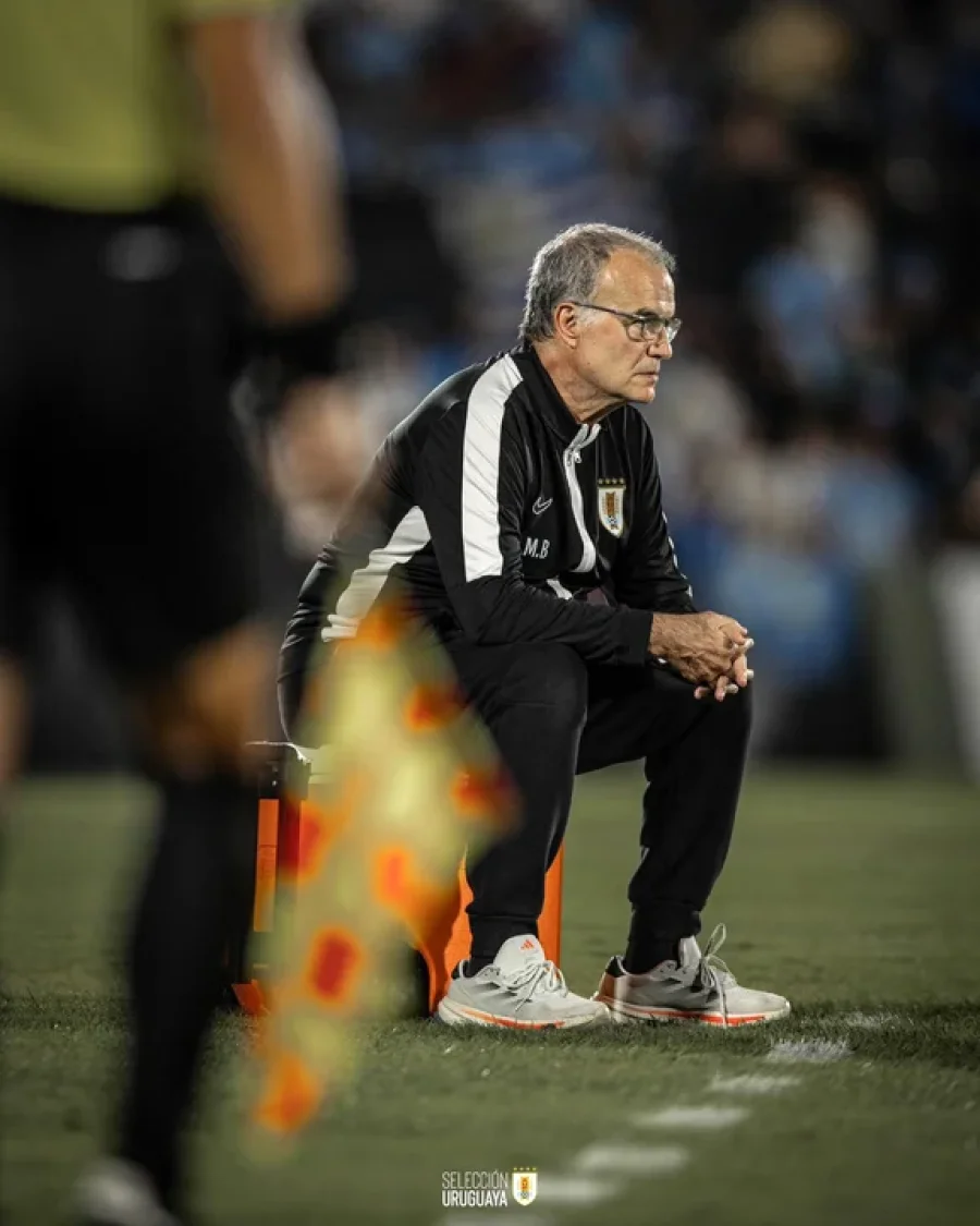 El entrenador argentino, Marcelo Bielsa fue autocr&iacute;tico tras la derrota ante la "Albiceleste".