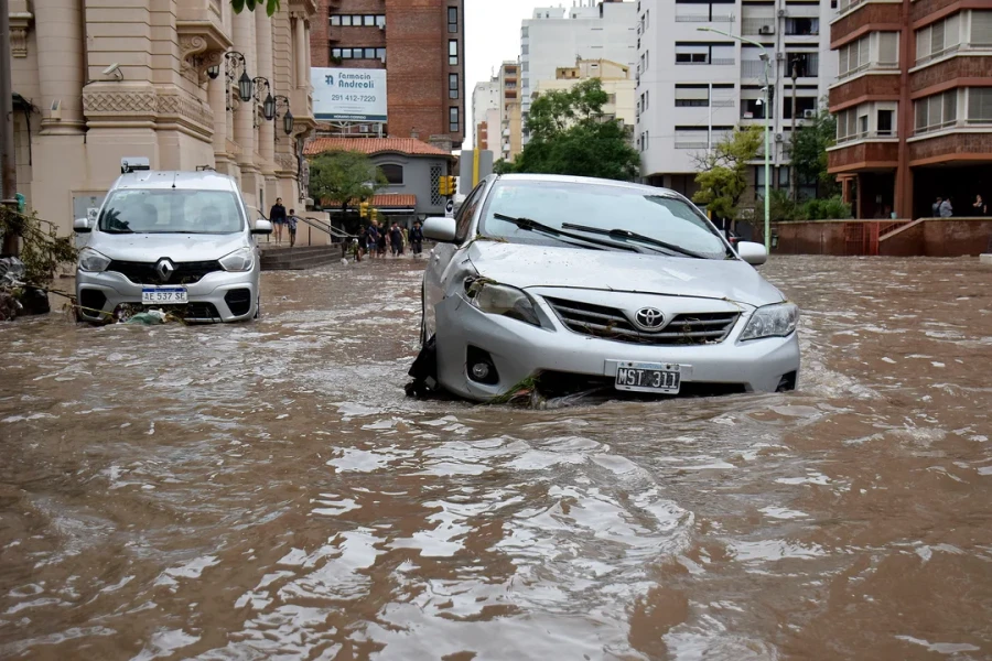 Las inundaciones en Bah&iacute;a Blanca provocaron graves da&ntilde;os.