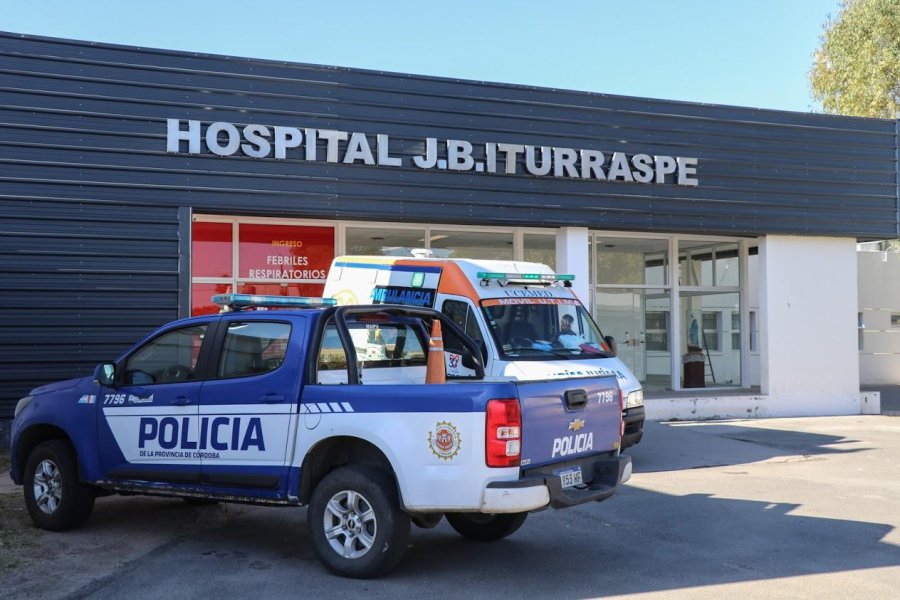 Los efectivos hicieron un dispositivo y la beb&eacute; lleg&oacute; al Hospital Iturraspe de San Francisco, donde pediatras le salvaron la vida.