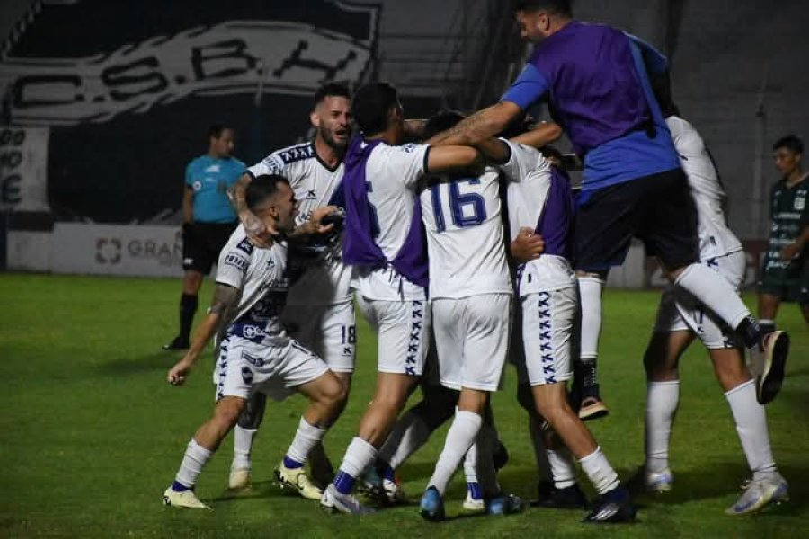 FESTEJO. El Lobo lo empat&oacute; con el tiro del final.