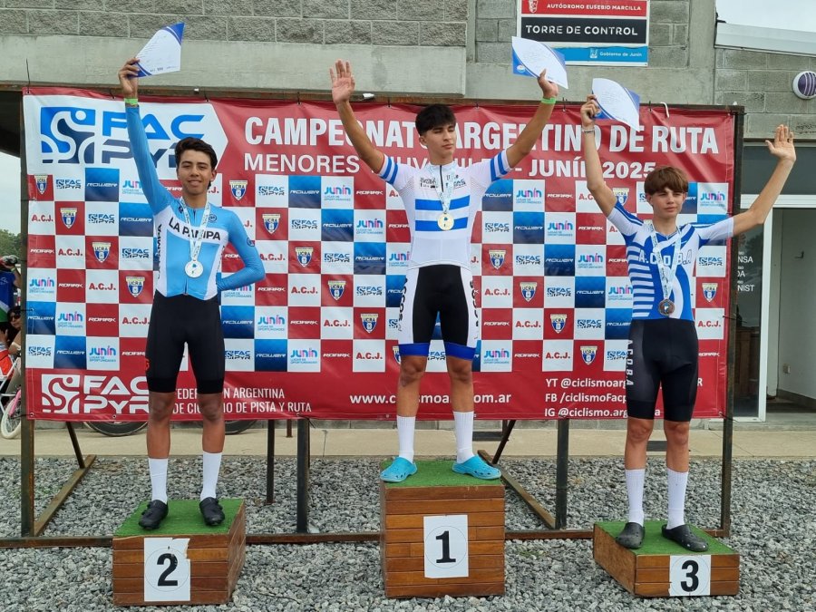 GANADOR. Dalmasso en la premiaci&oacute;n de la contrarreloj.