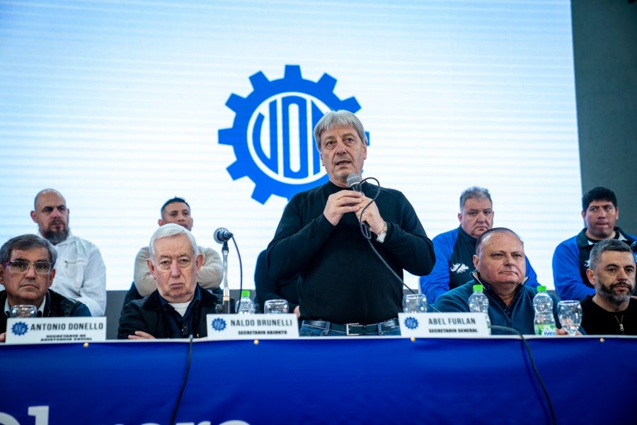 El secretario General de la UOMRA, Abel Furl&aacute;n, junto al titular de la Seccional Rafaela del gremio metal&uacute;rgico, Roberto Oesquer.