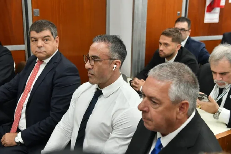 El m&eacute;dico personal de Maradona, Leopoldo Luque -en el centro- sigue siendo el principal imputado por la muerte de Maradona.