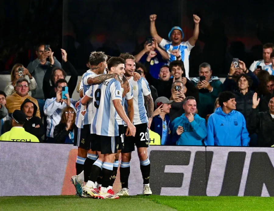 NOCHE MAGICA. Festejos interminables con f&uacute;tbol de alto vuelo.