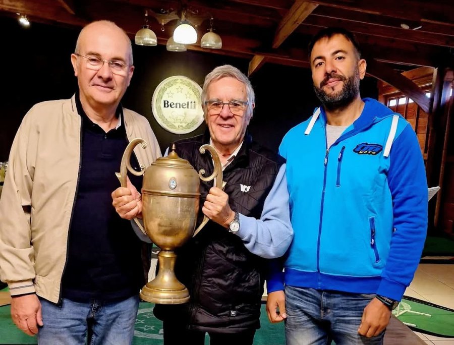 Paolo Fontana (Museo Benelli Italia), Juan Carlos Salatino y Anuar Sat Frascaroli (Museo Benelli San Rafael).