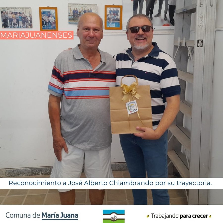 TRAYECTORIA. El boch&oacute;filo al recibir el galard&oacute;n.
