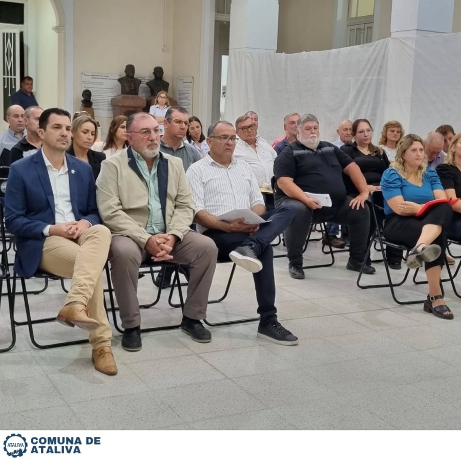 Mauro Gilabert, Oscar Mart&iacute;nez y Jos&eacute; Alvarez durante el acto.