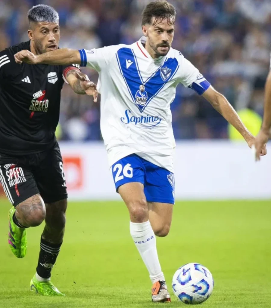 CAYO EN CASA. V&eacute;lez sufri&oacute; con Riestra.