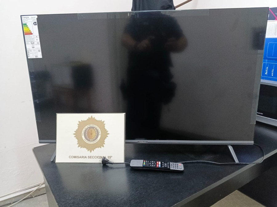 Un televisor de 43", que hab&iacute;a sido sustra&iacute;do d&iacute;as antes, fue recuperado por personal policial.