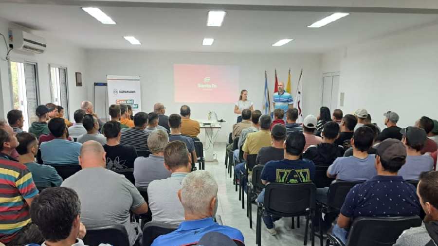 Una sala totalmente colmada respondi&oacute; a la convocatoria.