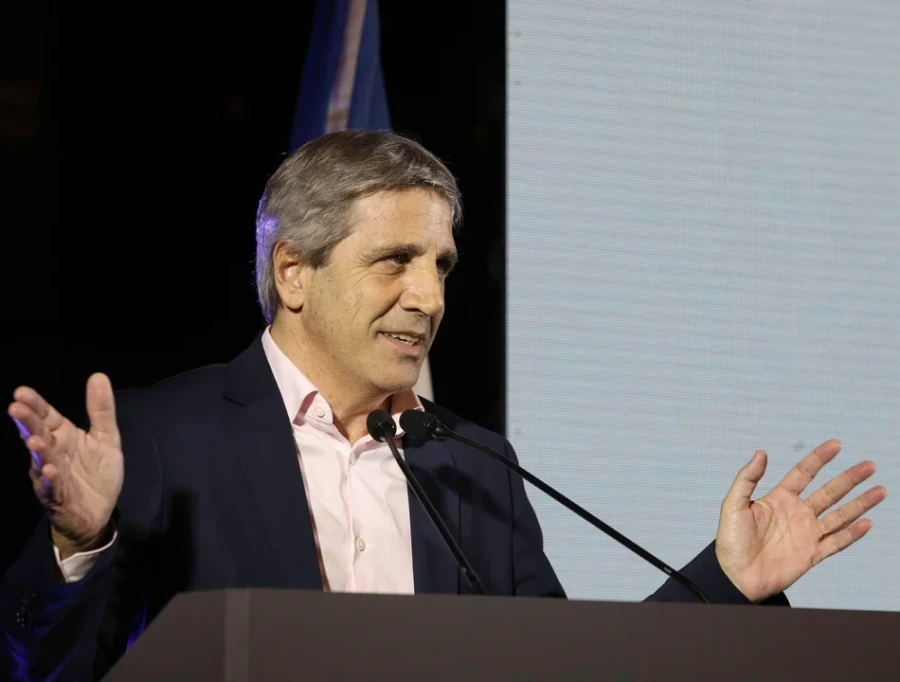 Luis Caputo, ministro de Econom&iacute;a.