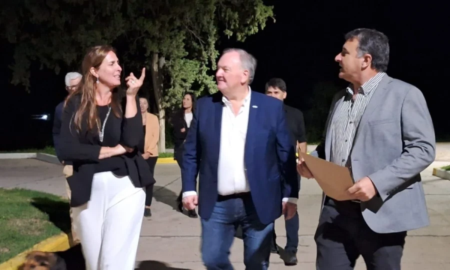 En Colonia Dos Rosas y La Legua con Carina Frank recorriendo la poblaci&oacute;n.