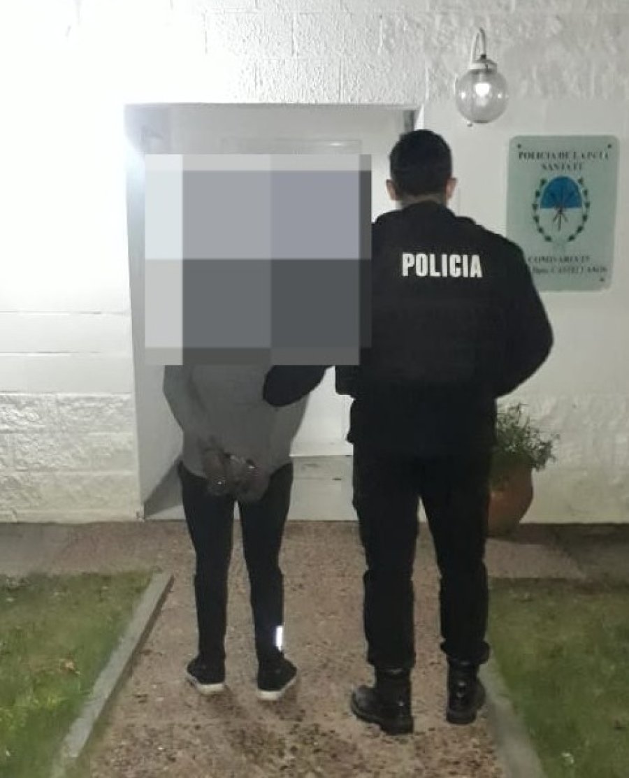Agentes de la Brigada Motorizada trasladaron al sujeto a sede de la Comisar&iacute;a Seccional 15a.