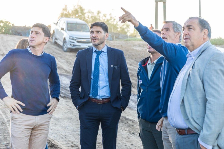 Pullaro junto a funcionarios provinciales y autoridades de Santa Fe y Santo Tom&eacute; supervisaron los trabajos que se llevan a cabo para el nuevo puente.