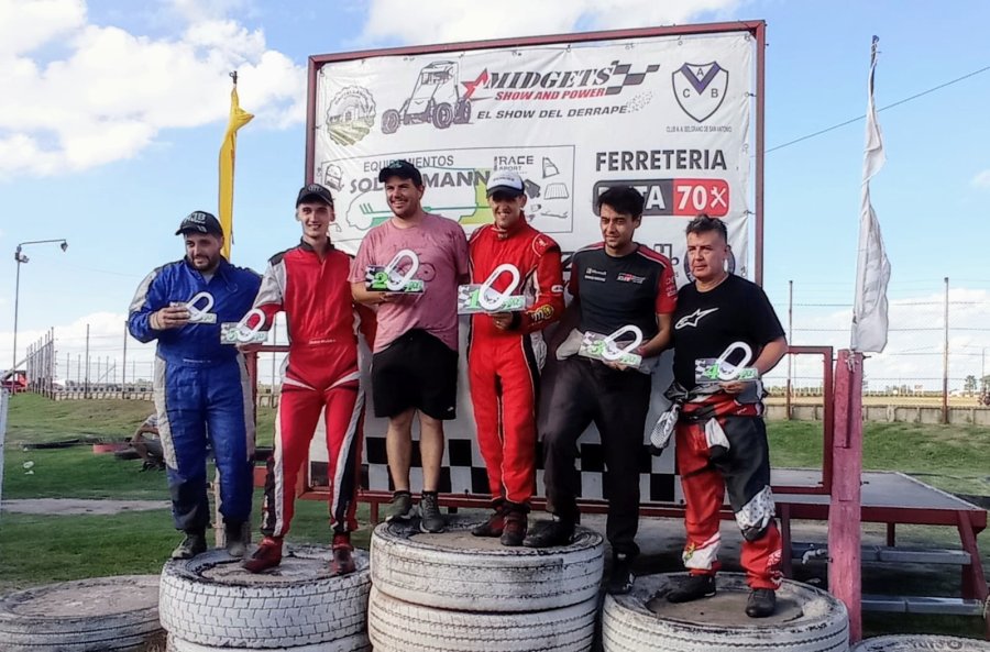 PODIO. Los pilotos que recibieron sus trofeos en la primera fecha del campeonato.