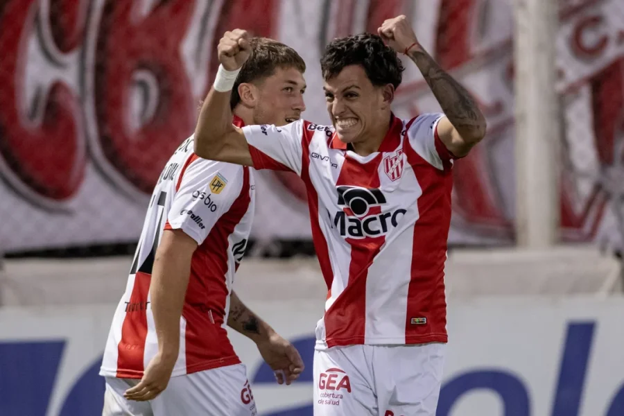 Jerem&iacute;as L&aacute;zaro festeja su gol, que abri&oacute; el marcador.